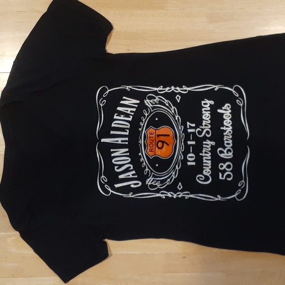 Jason Aldean concert held 10-1-17, Las Vegas, NV, Memory of 58 shooting victims - Picture 1 of 2